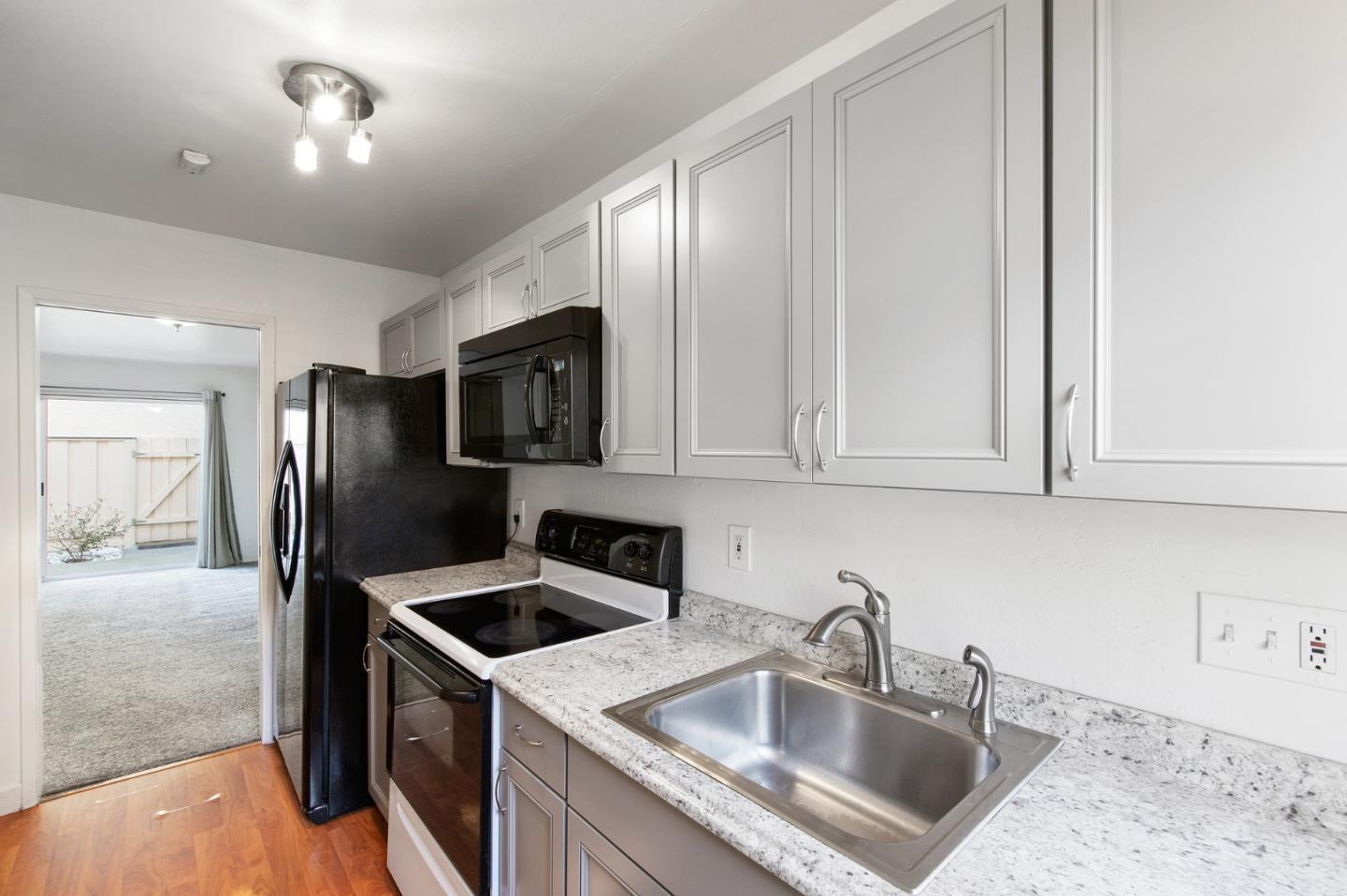 Detail Gallery Image 3 of 14 For 1358 Terra Nova Blvd, Pacifica,  CA 94044 - 2 Beds | 1/1 Baths