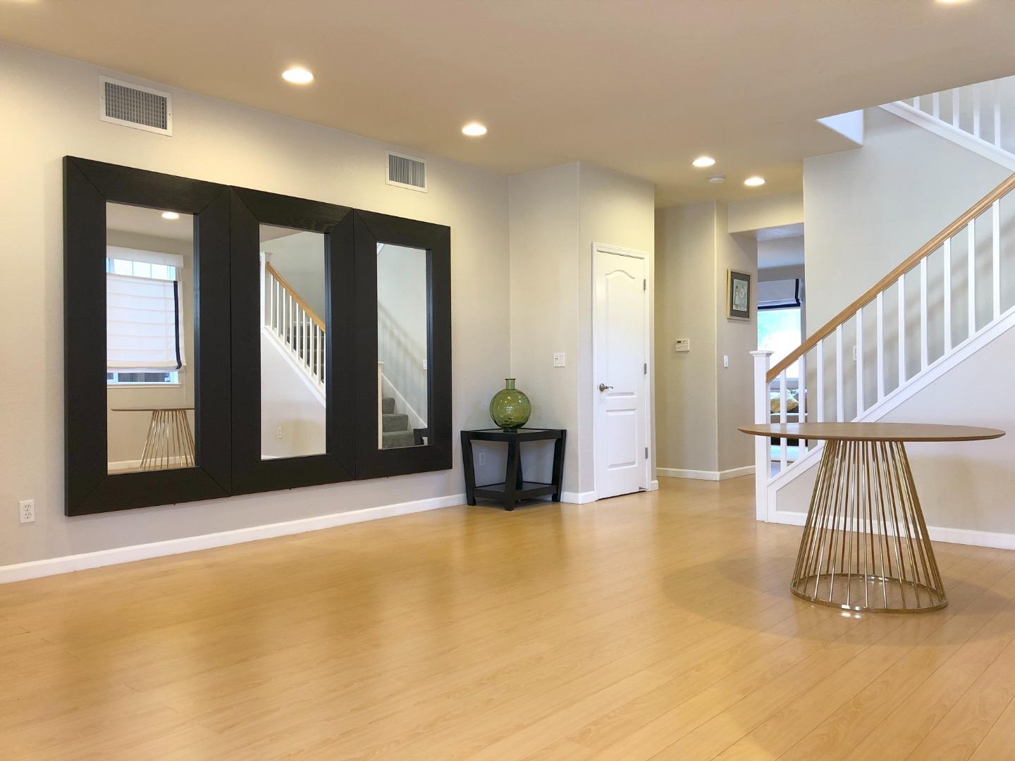 Detail Gallery Image 4 of 26 For 1676 Pala Ranch Cir, San Jose,  CA 95133 - 4 Beds | 2/1 Baths