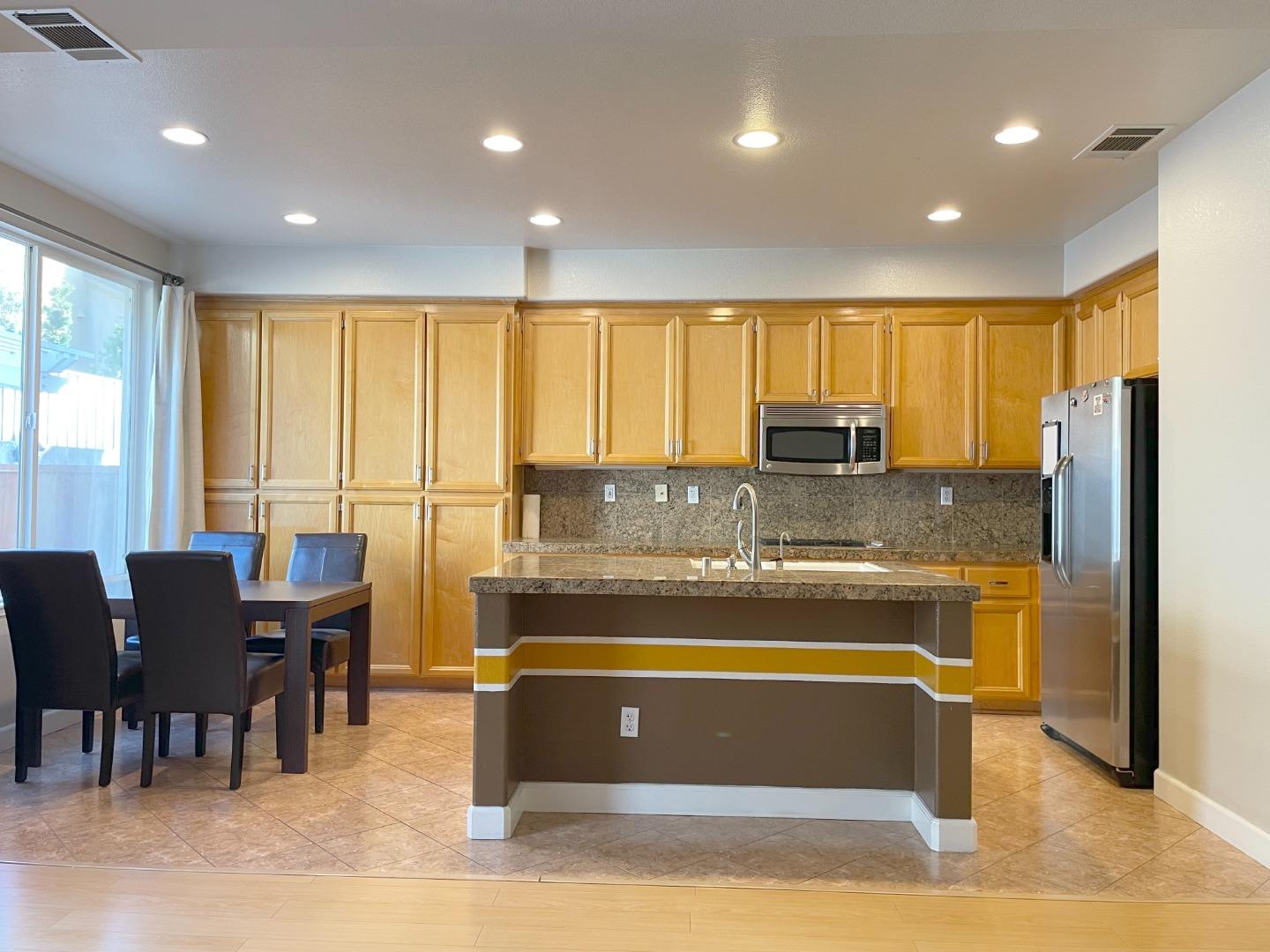 Detail Gallery Image 6 of 26 For 1676 Pala Ranch Cir, San Jose,  CA 95133 - 4 Beds | 2/1 Baths