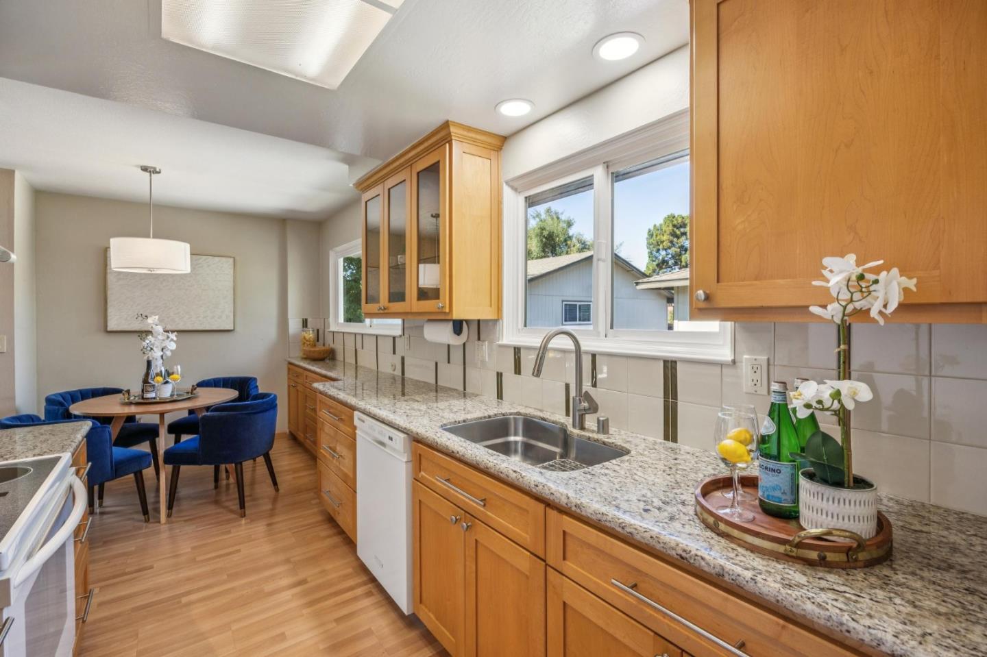 Detail Gallery Image 2 of 21 For 94 Flynn Ave #D,  Mountain View,  CA 94043 - 2 Beds | 1 Baths