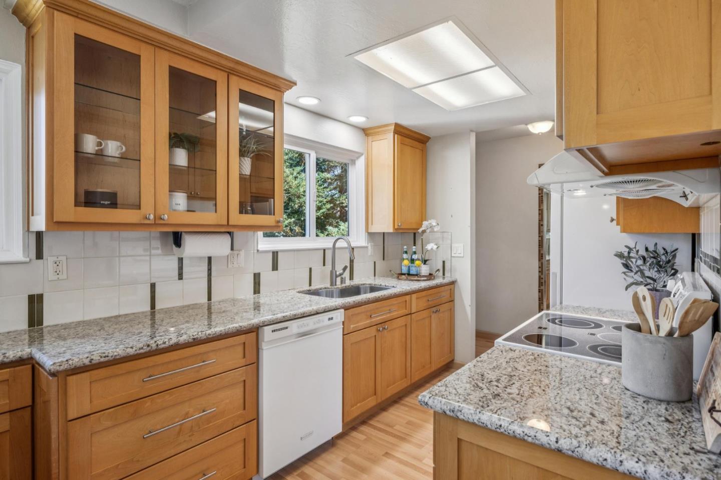 Detail Gallery Image 3 of 21 For 94 Flynn Ave #D,  Mountain View,  CA 94043 - 2 Beds | 1 Baths