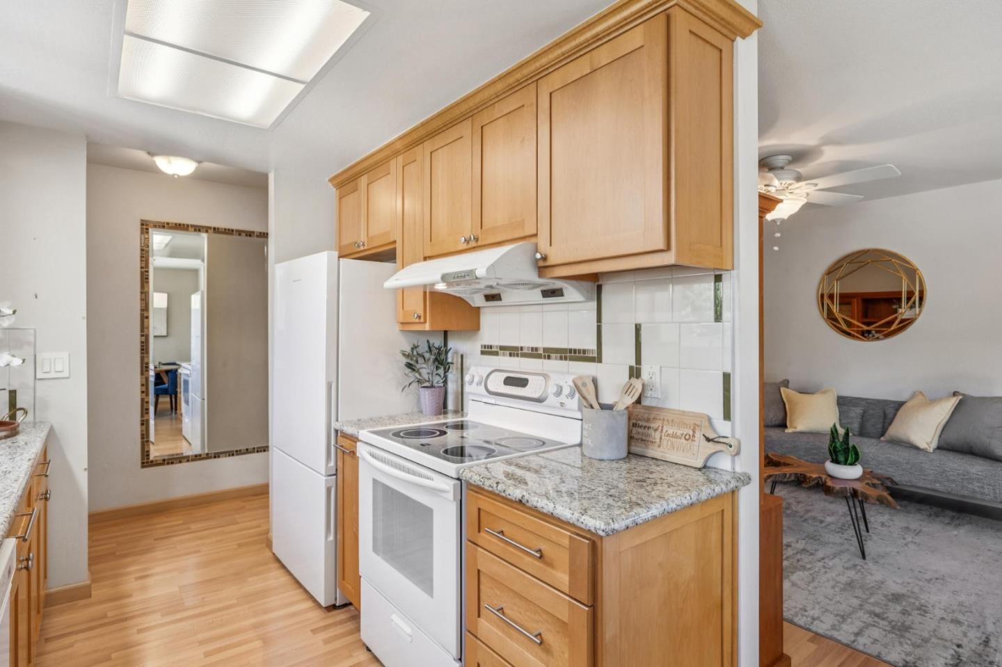 Detail Gallery Image 4 of 21 For 94 Flynn Ave #D,  Mountain View,  CA 94043 - 2 Beds | 1 Baths