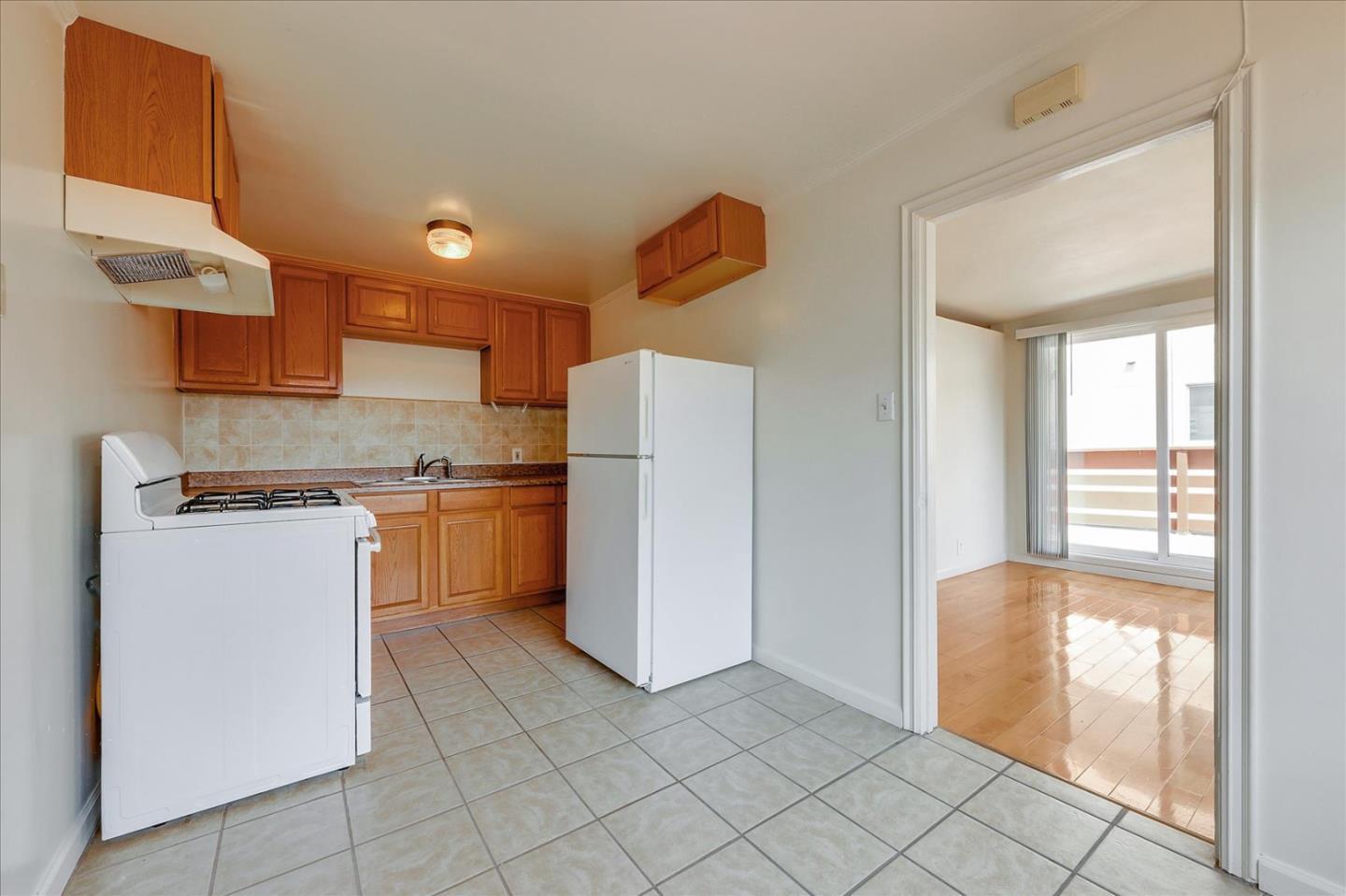 Detail Gallery Image 6 of 10 For 840 El Camino Real, Millbrae,  CA 94030 - – Beds | – Baths