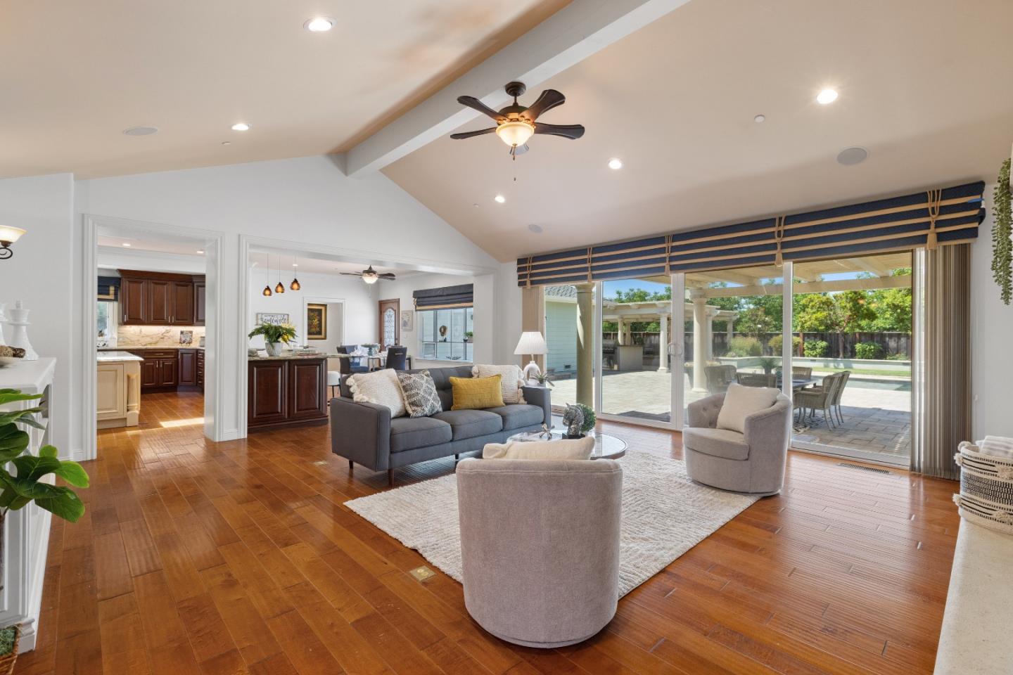 Detail Gallery Image 12 of 99 For 9885 Wilford Way, Gilroy,  CA 95020 - 4 Beds | 4 Baths