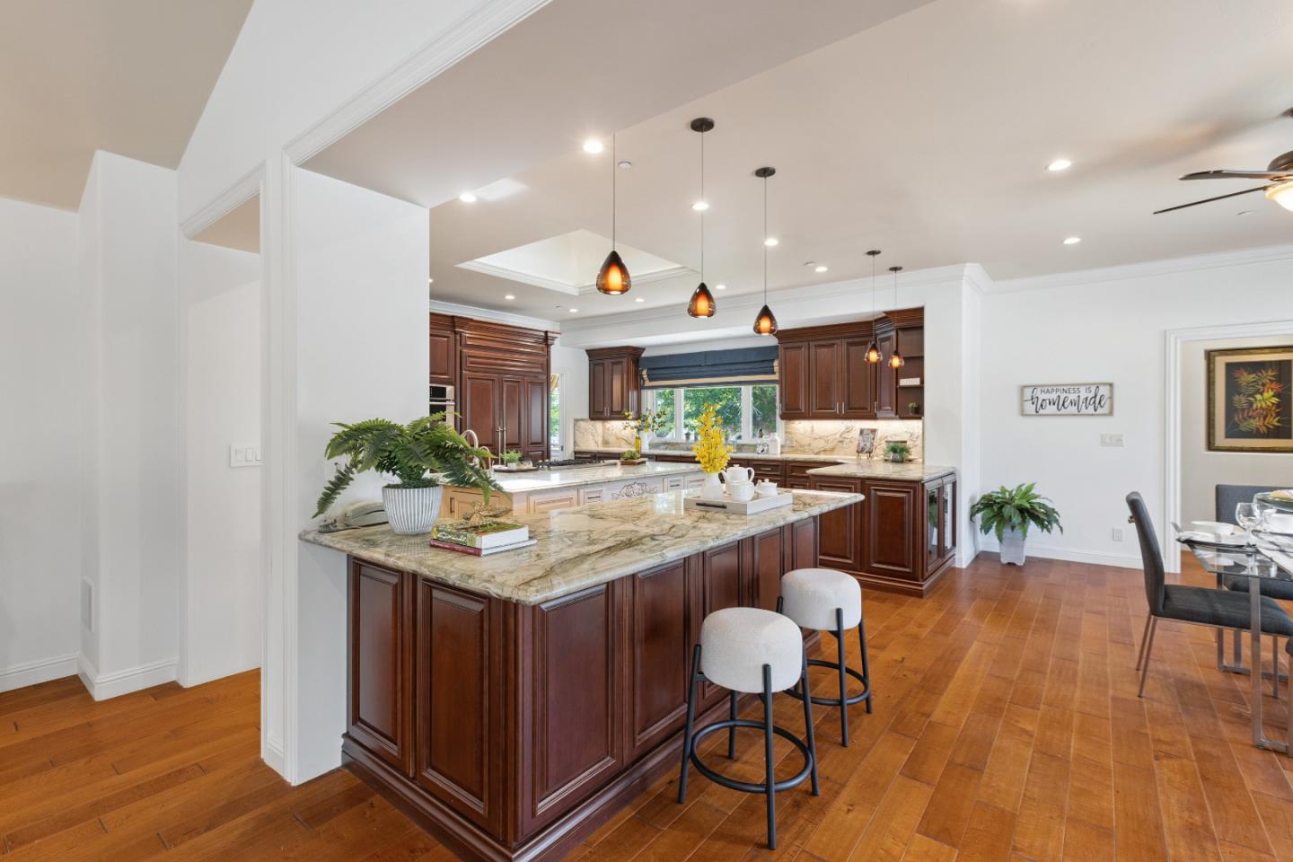 Detail Gallery Image 15 of 99 For 9885 Wilford Way, Gilroy,  CA 95020 - 4 Beds | 4 Baths
