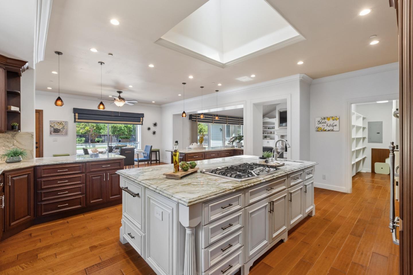 Detail Gallery Image 18 of 99 For 9885 Wilford Way, Gilroy,  CA 95020 - 4 Beds | 4 Baths