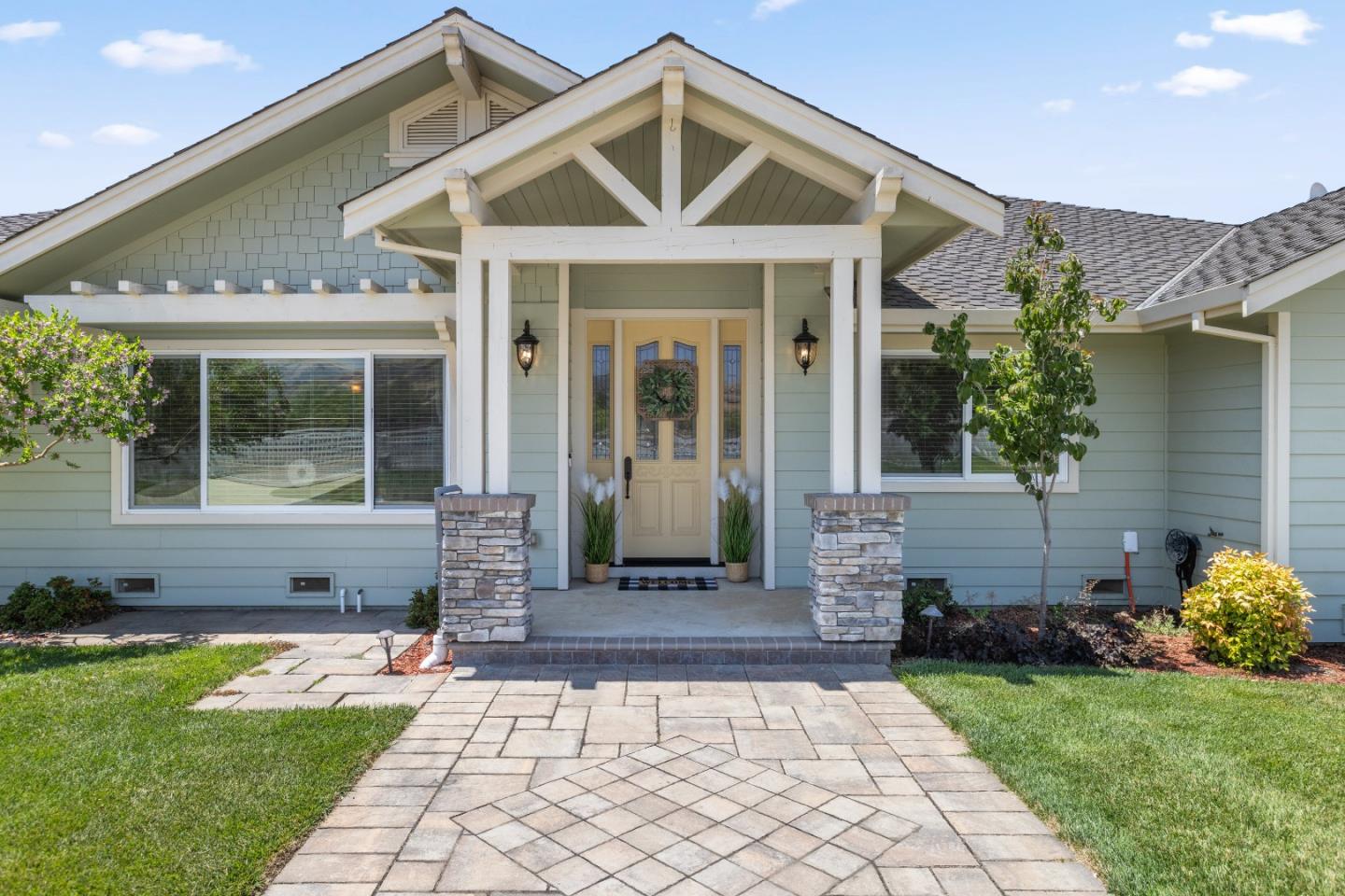 Detail Gallery Image 7 of 99 For 9885 Wilford Way, Gilroy,  CA 95020 - 4 Beds | 4 Baths