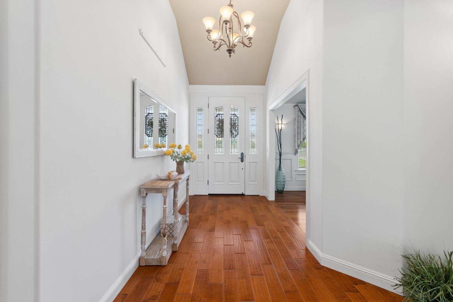 Detail Gallery Image 8 of 99 For 9885 Wilford Way, Gilroy,  CA 95020 - 4 Beds | 4 Baths