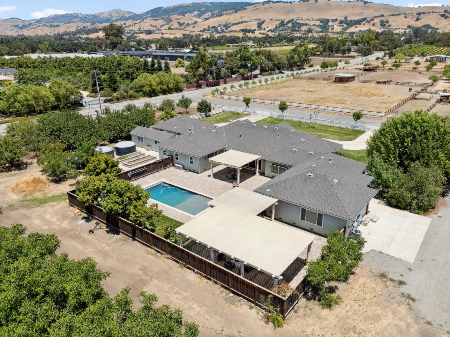 Detail Gallery Image 90 of 99 For 9885 Wilford Way, Gilroy,  CA 95020 - 4 Beds | 4 Baths