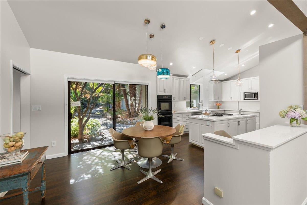 Detail Gallery Image 25 of 108 For 28140 Story Hill Ln, Los Altos Hills,  CA 94022 - 5 Beds | 4/1 Baths