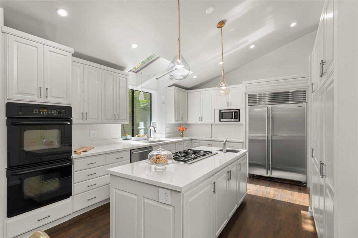 Detail Gallery Image 26 of 108 For 28140 Story Hill Ln, Los Altos Hills,  CA 94022 - 5 Beds | 4/1 Baths