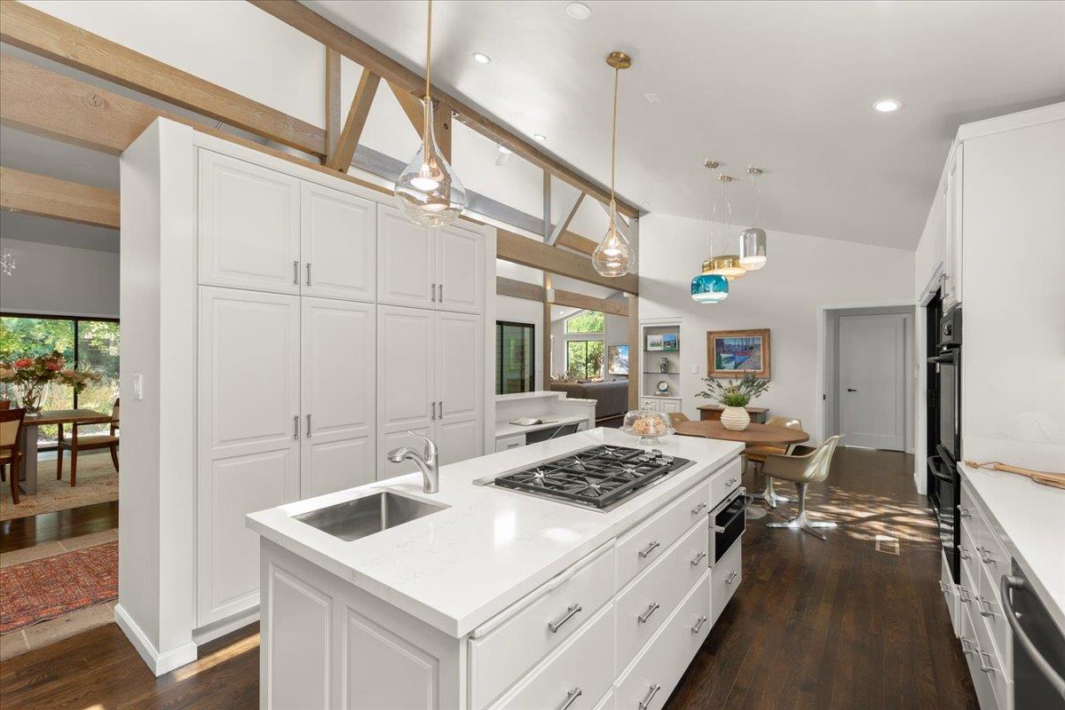Detail Gallery Image 28 of 108 For 28140 Story Hill Ln, Los Altos Hills,  CA 94022 - 5 Beds | 4/1 Baths