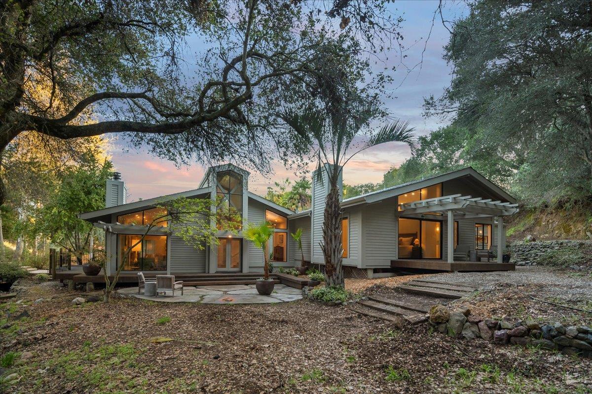 Detail Gallery Image 3 of 108 For 28140 Story Hill Ln, Los Altos Hills,  CA 94022 - 5 Beds | 4/1 Baths