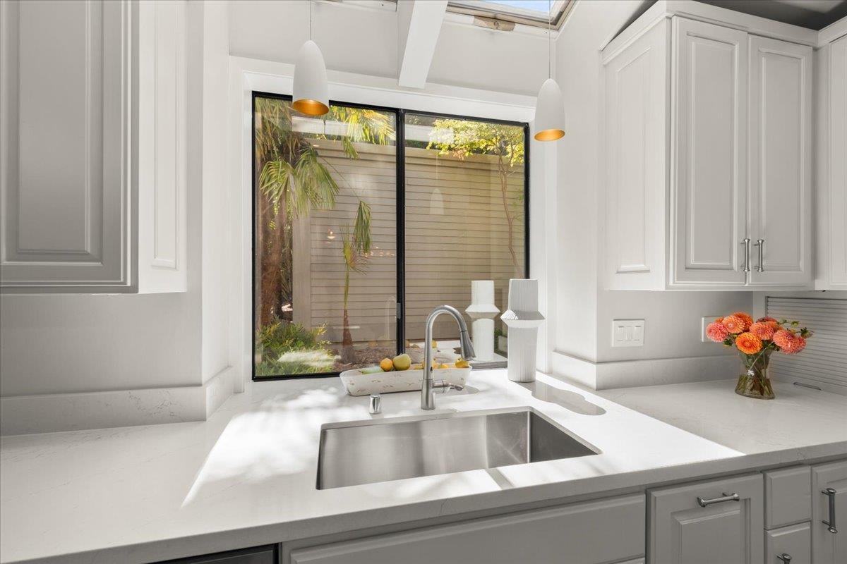 Detail Gallery Image 31 of 108 For 28140 Story Hill Ln, Los Altos Hills,  CA 94022 - 5 Beds | 4/1 Baths