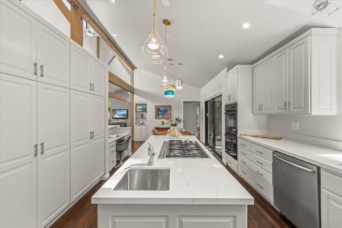 Detail Gallery Image 32 of 108 For 28140 Story Hill Ln, Los Altos Hills,  CA 94022 - 5 Beds | 4/1 Baths