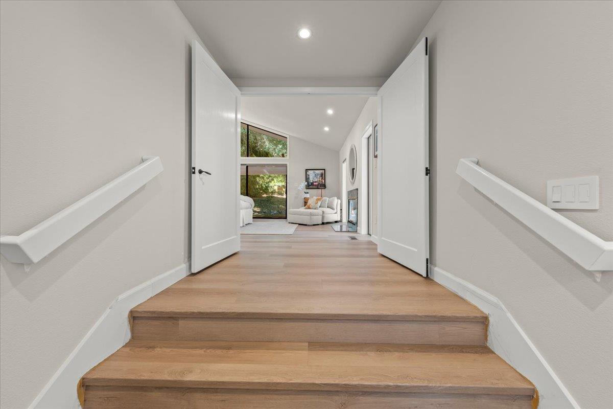 Detail Gallery Image 35 of 108 For 28140 Story Hill Ln, Los Altos Hills,  CA 94022 - 5 Beds | 4/1 Baths
