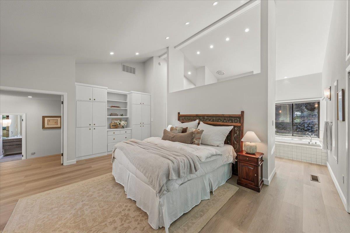 Detail Gallery Image 41 of 108 For 28140 Story Hill Ln, Los Altos Hills,  CA 94022 - 5 Beds | 4/1 Baths