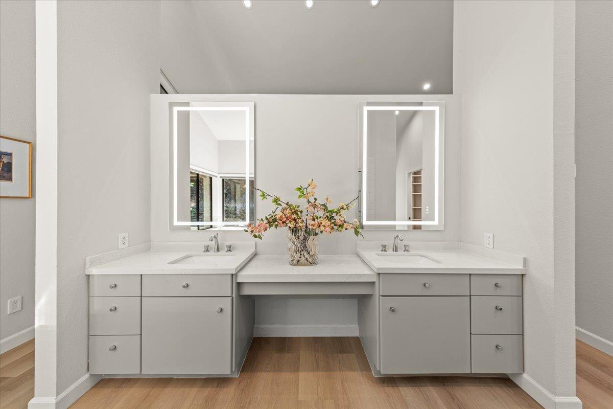 Detail Gallery Image 54 of 108 For 28140 Story Hill Ln, Los Altos Hills,  CA 94022 - 5 Beds | 4/1 Baths