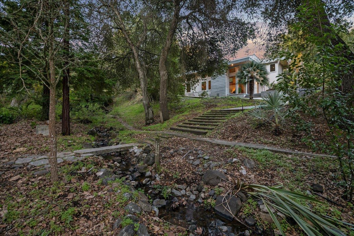 Detail Gallery Image 64 of 108 For 28140 Story Hill Ln, Los Altos Hills,  CA 94022 - 5 Beds | 4/1 Baths