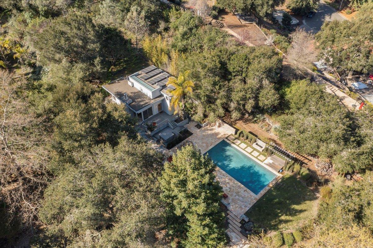Detail Gallery Image 72 of 108 For 28140 Story Hill Ln, Los Altos Hills,  CA 94022 - 5 Beds | 4/1 Baths