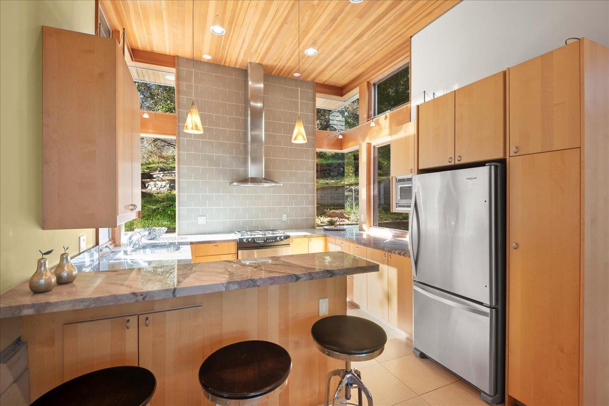 Detail Gallery Image 93 of 108 For 28140 Story Hill Ln, Los Altos Hills,  CA 94022 - 5 Beds | 4/1 Baths