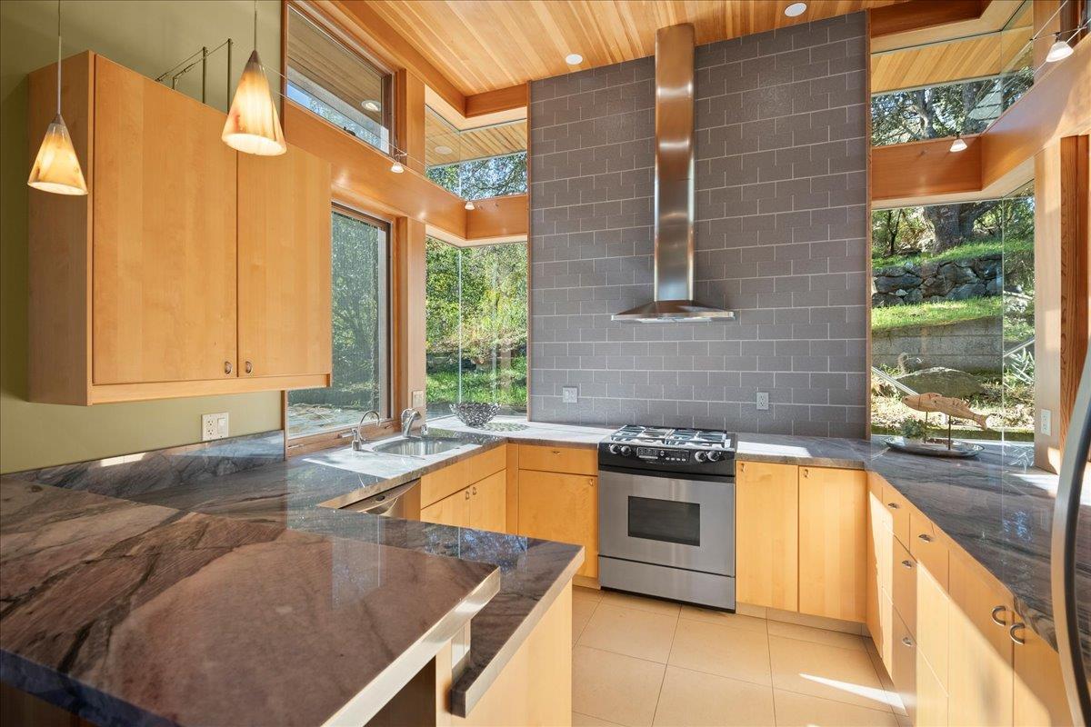 Detail Gallery Image 94 of 108 For 28140 Story Hill Ln, Los Altos Hills,  CA 94022 - 5 Beds | 4/1 Baths