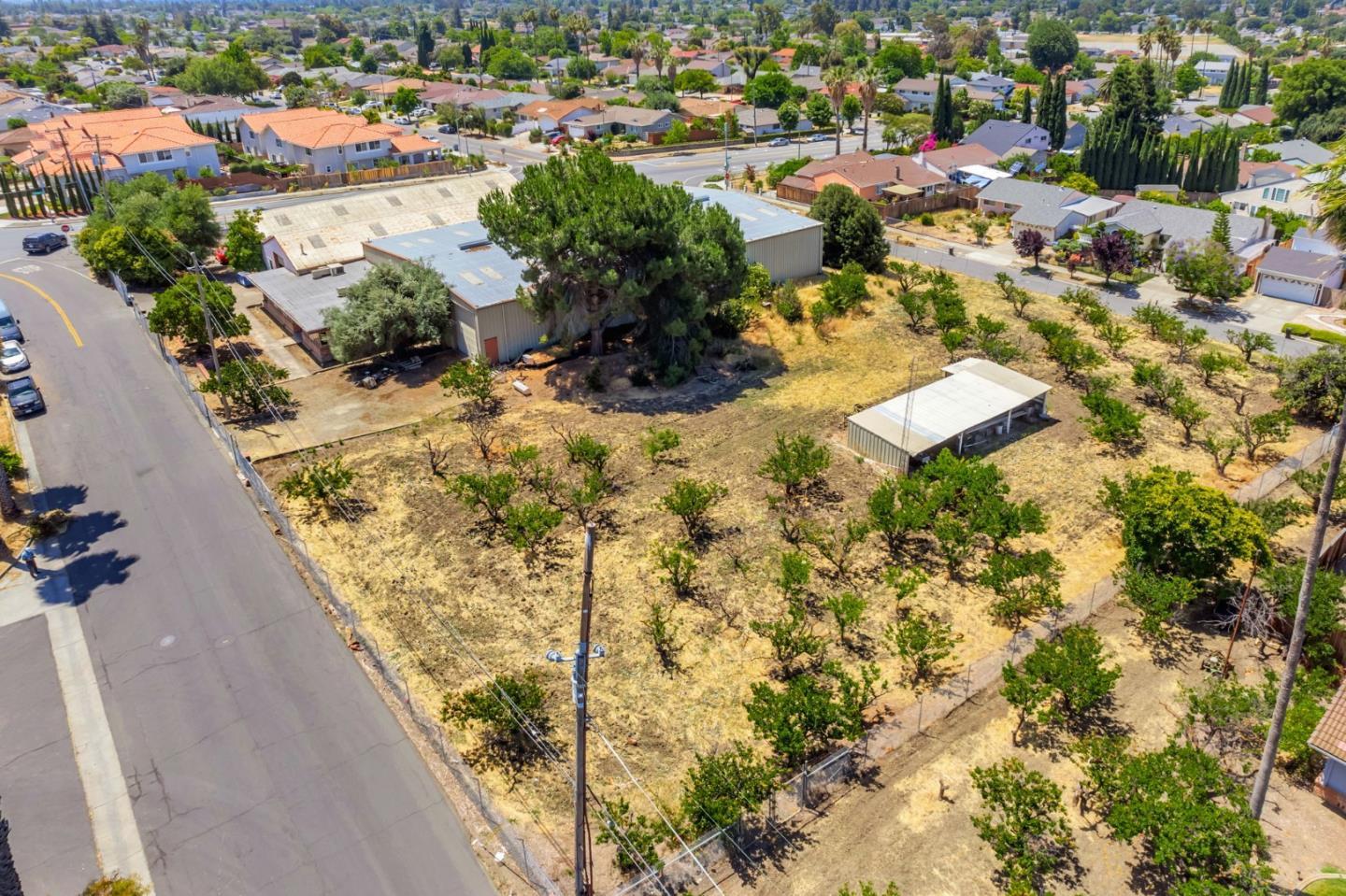 Detail Gallery Image 8 of 11 For 1545 Stone Creek Dr, San Jose,  CA 95132 - 4 Beds | 2 Baths