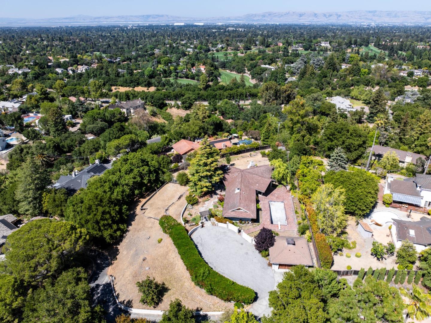 Detail Gallery Image 10 of 40 For 11552 Hillpark Ln, Los Altos,  CA 94024 - 3 Beds | 3 Baths