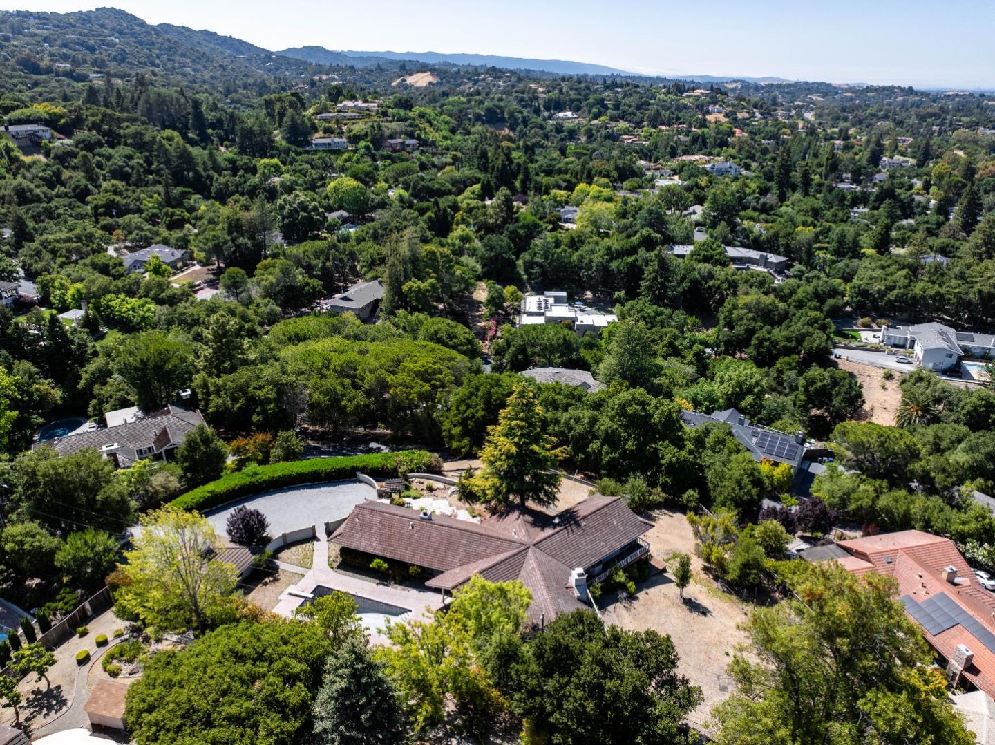 Detail Gallery Image 12 of 40 For 11552 Hillpark Ln, Los Altos,  CA 94024 - 3 Beds | 3 Baths