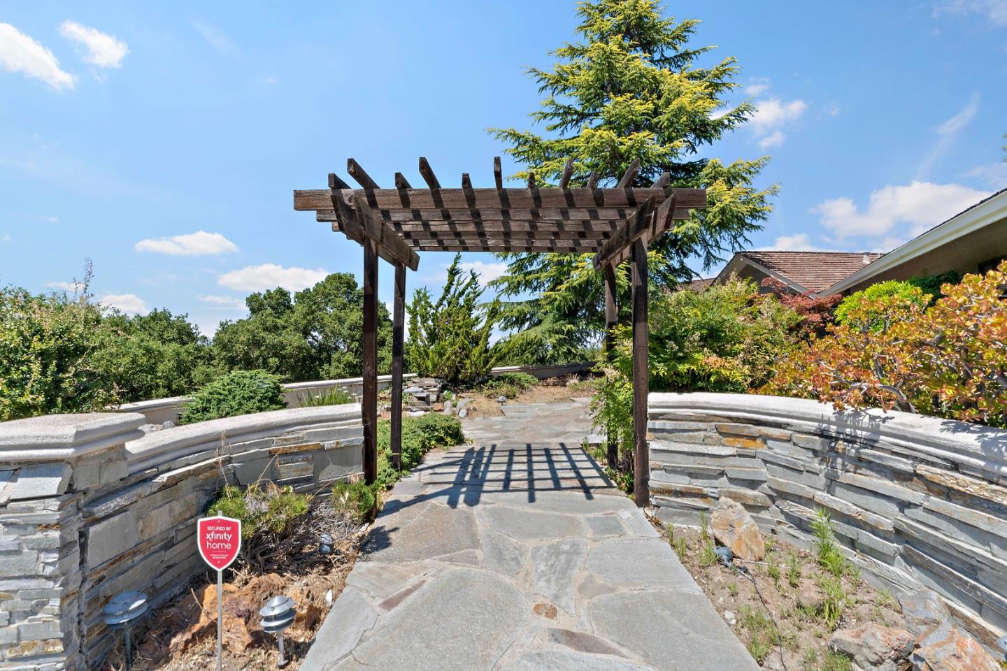Detail Gallery Image 17 of 40 For 11552 Hillpark Ln, Los Altos,  CA 94024 - 3 Beds | 3 Baths