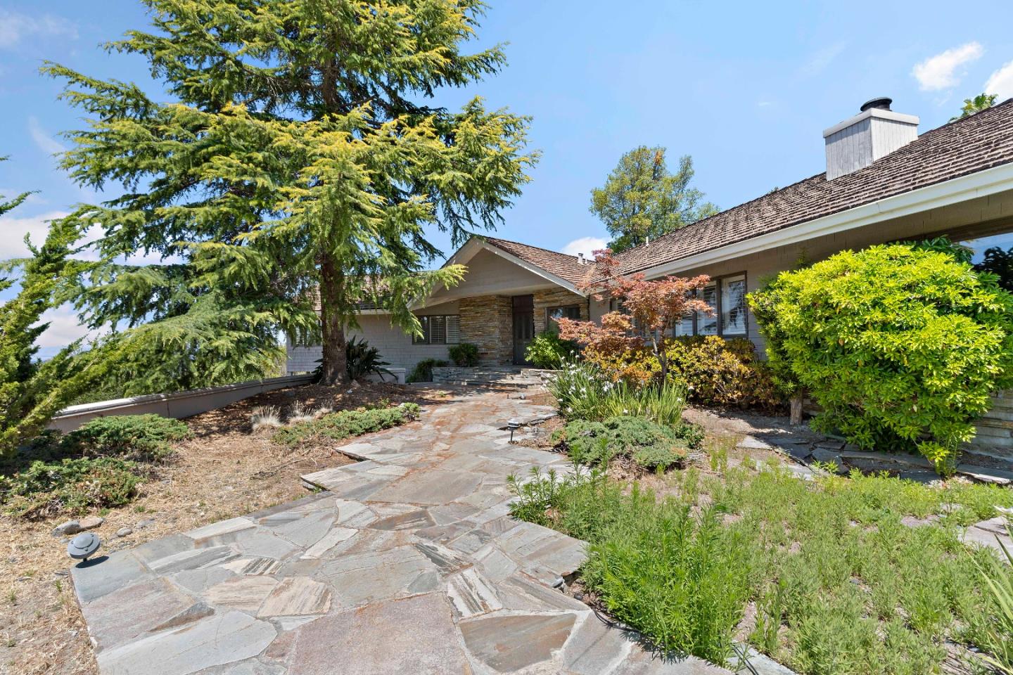 Detail Gallery Image 18 of 40 For 11552 Hillpark Ln, Los Altos,  CA 94024 - 3 Beds | 3 Baths