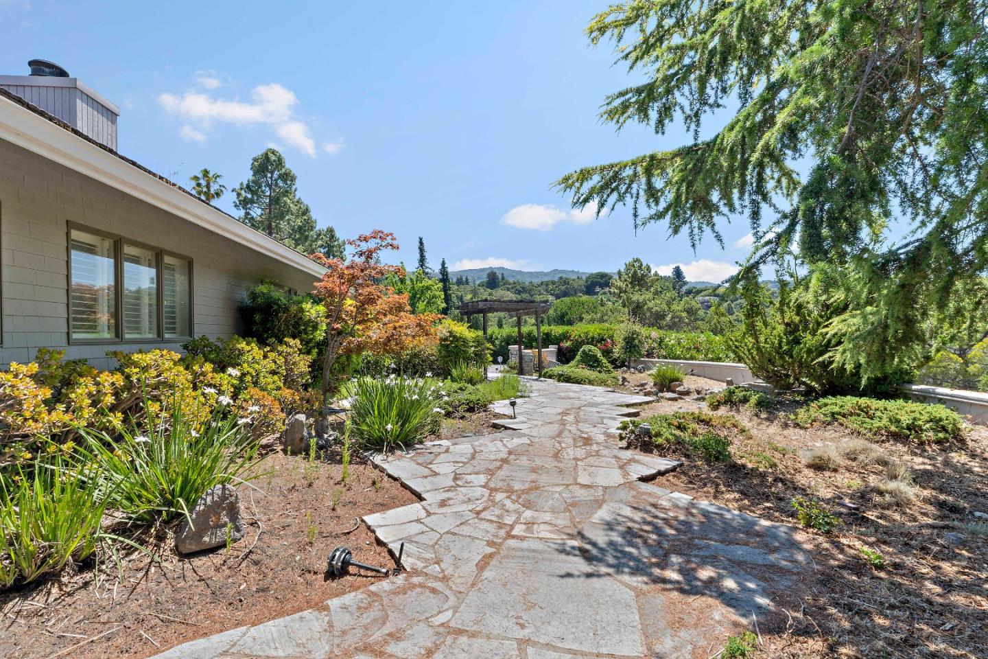 Detail Gallery Image 19 of 40 For 11552 Hillpark Ln, Los Altos,  CA 94024 - 3 Beds | 3 Baths