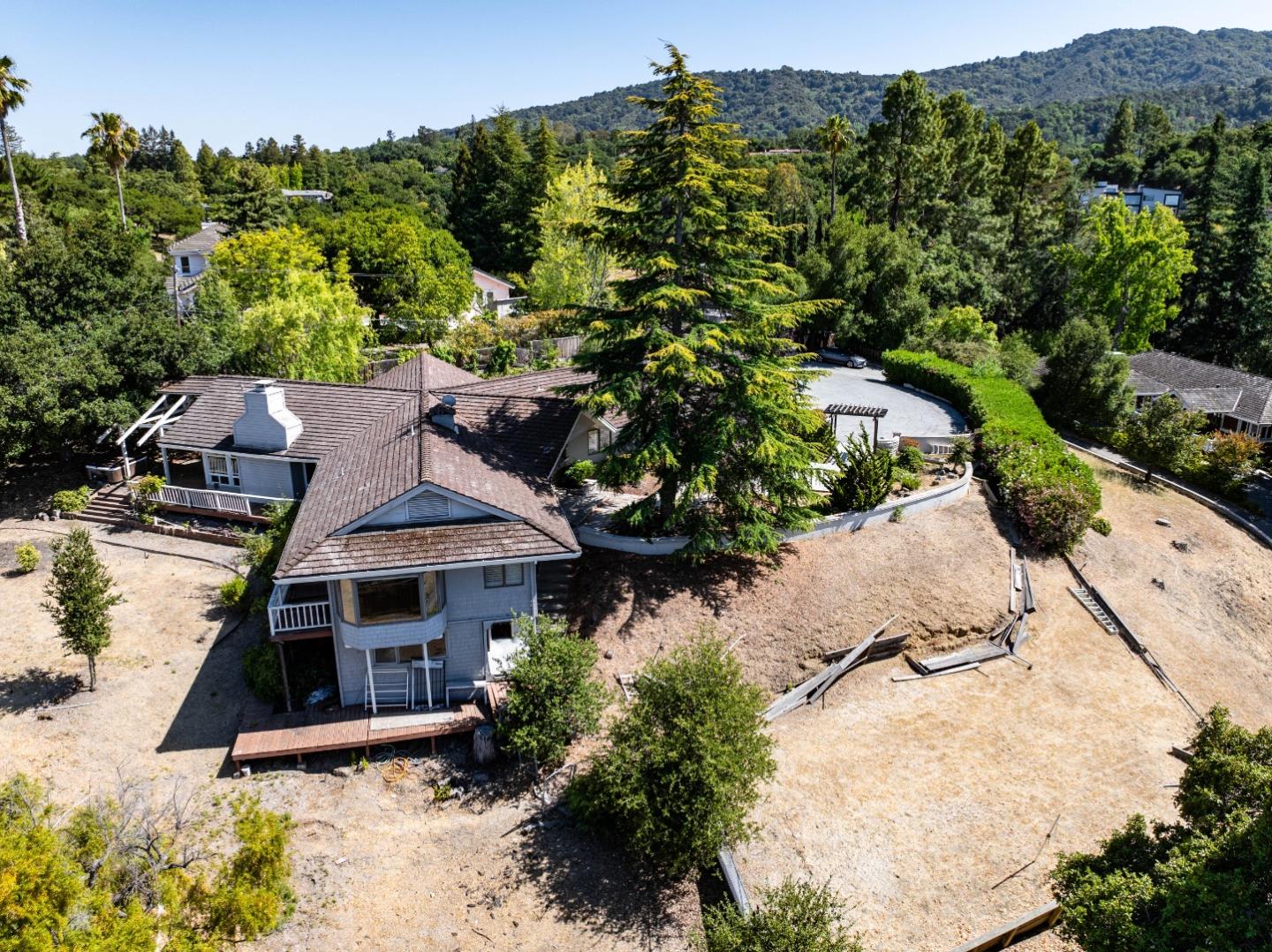 Detail Gallery Image 2 of 40 For 11552 Hillpark Ln, Los Altos,  CA 94024 - 3 Beds | 3 Baths