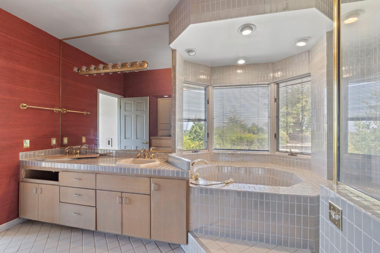 Detail Gallery Image 25 of 40 For 11552 Hillpark Ln, Los Altos,  CA 94024 - 3 Beds | 3 Baths