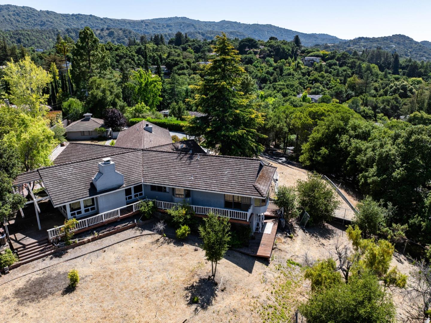 Detail Gallery Image 3 of 40 For 11552 Hillpark Ln, Los Altos,  CA 94024 - 3 Beds | 3 Baths
