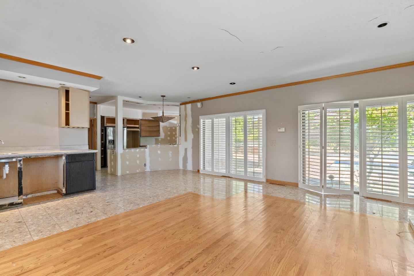 Detail Gallery Image 30 of 40 For 11552 Hillpark Ln, Los Altos,  CA 94024 - 3 Beds | 3 Baths