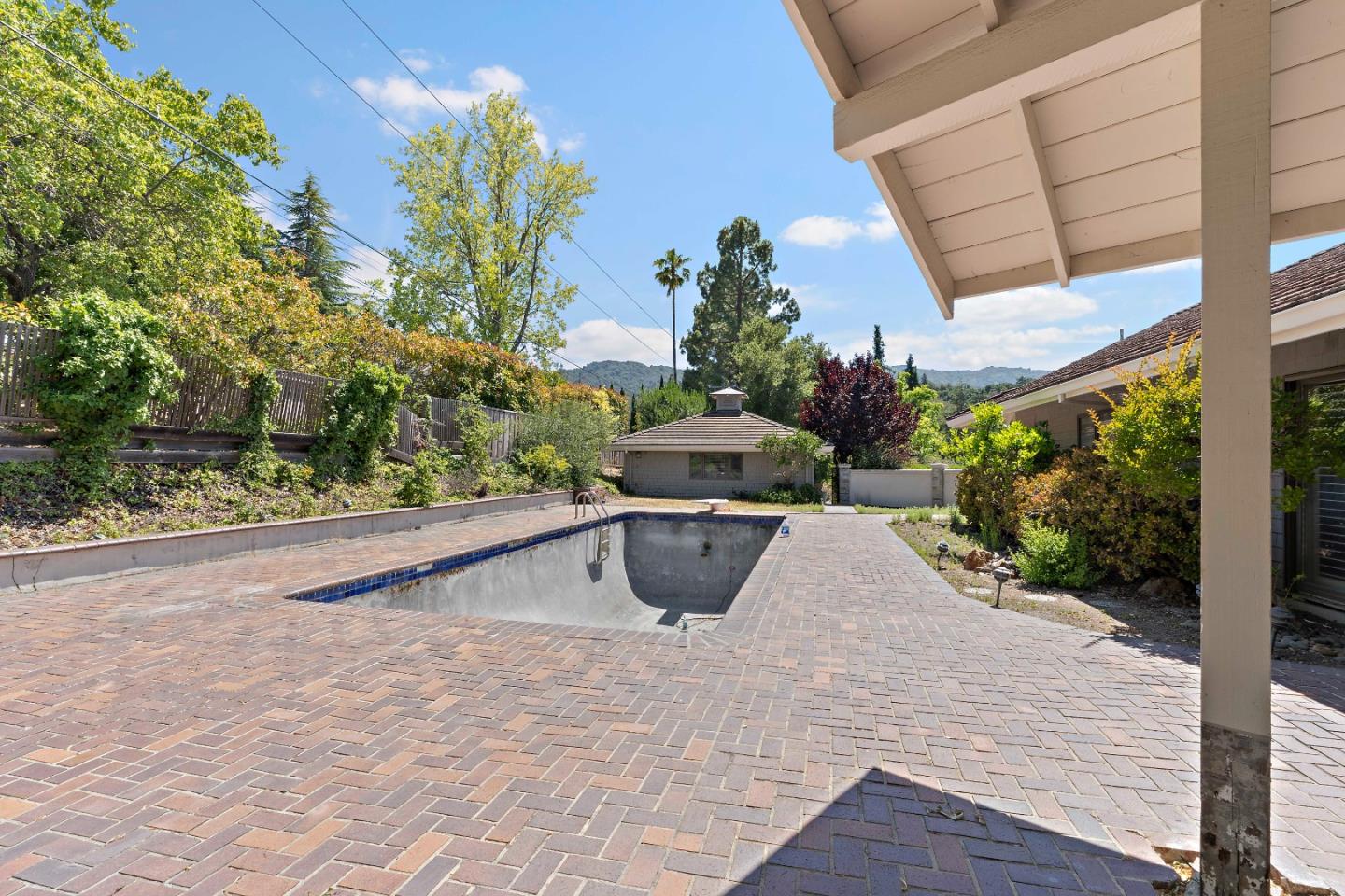 Detail Gallery Image 37 of 40 For 11552 Hillpark Ln, Los Altos,  CA 94024 - 3 Beds | 3 Baths