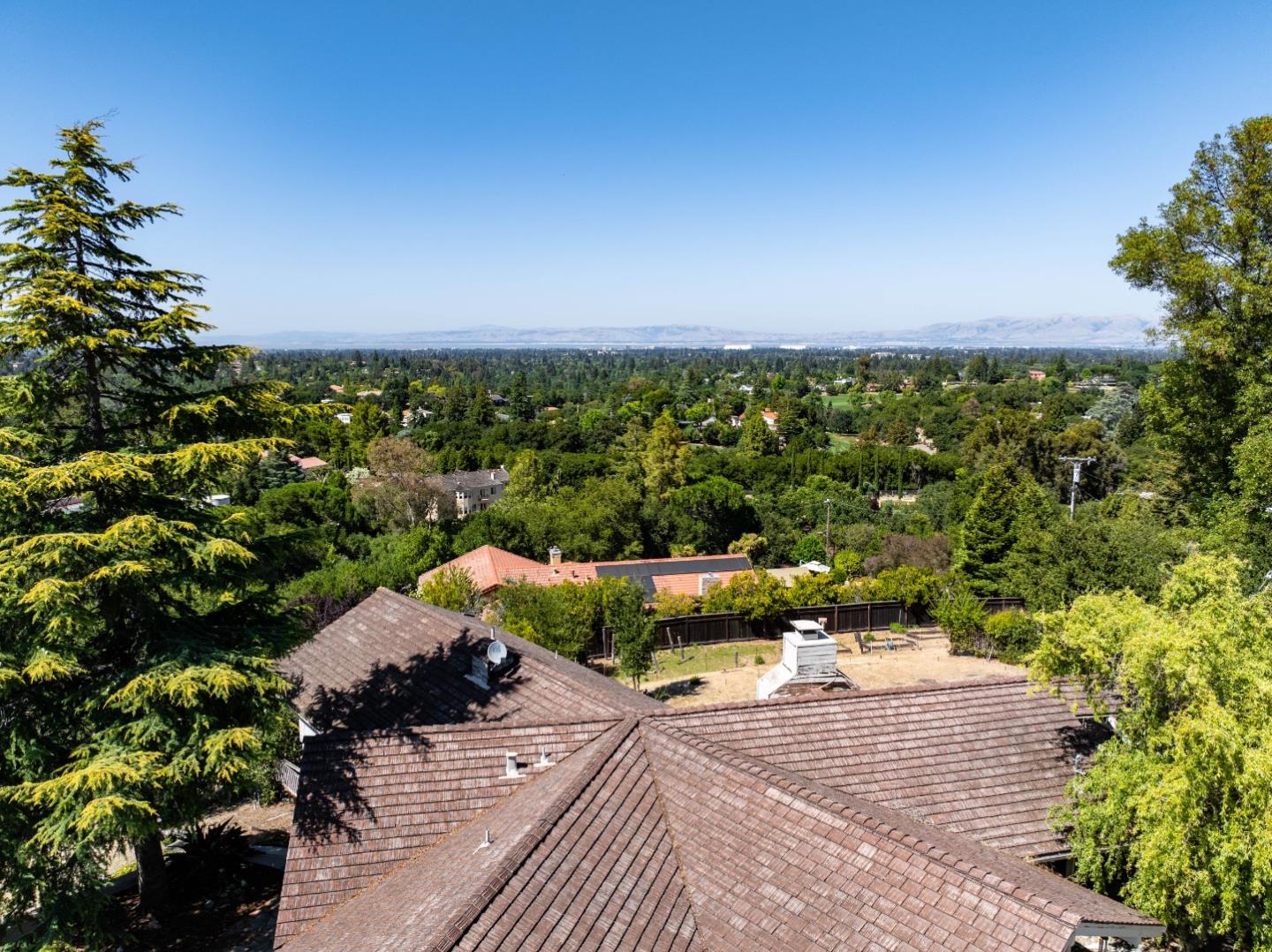 Detail Gallery Image 5 of 40 For 11552 Hillpark Ln, Los Altos,  CA 94024 - 3 Beds | 3 Baths