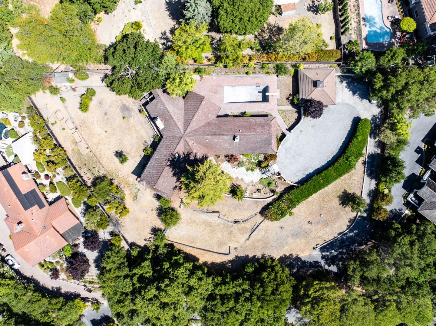Detail Gallery Image 6 of 40 For 11552 Hillpark Ln, Los Altos,  CA 94024 - 3 Beds | 3 Baths