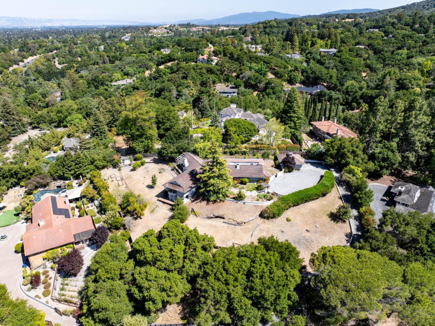 Detail Gallery Image 8 of 40 For 11552 Hillpark Ln, Los Altos,  CA 94024 - 3 Beds | 3 Baths