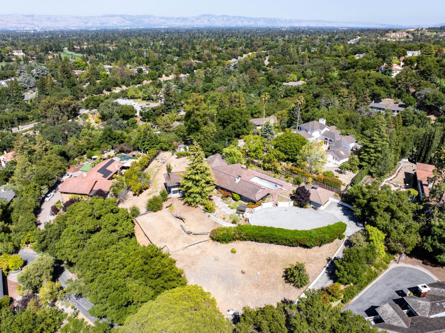 Detail Gallery Image 9 of 40 For 11552 Hillpark Ln, Los Altos,  CA 94024 - 3 Beds | 3 Baths