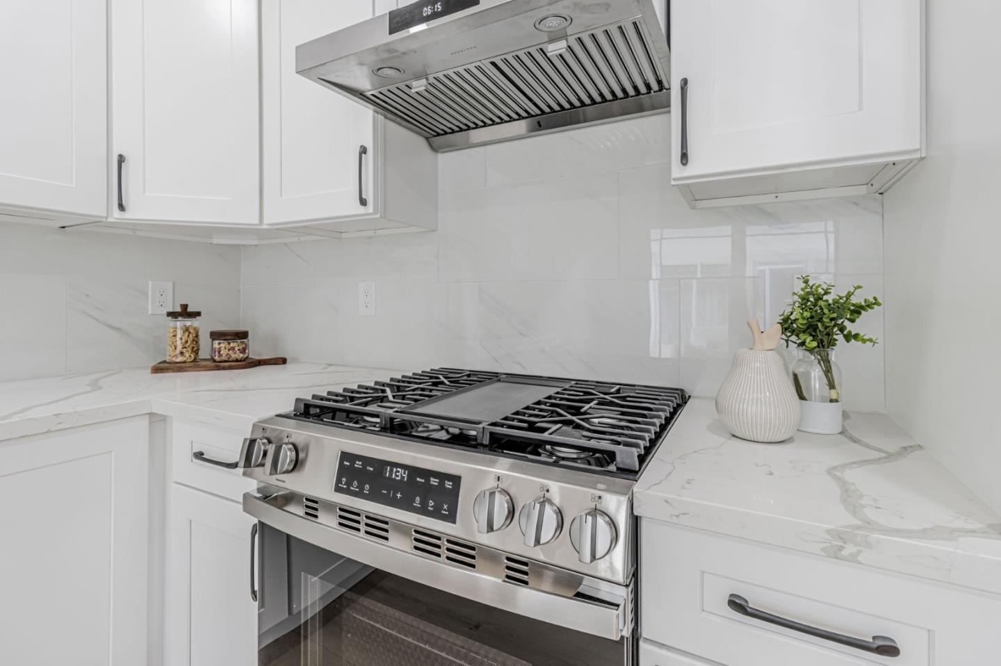 Detail Gallery Image 12 of 27 For 1263 Flickinger Ave, San Jose,  CA 95131 - 4 Beds | 2 Baths