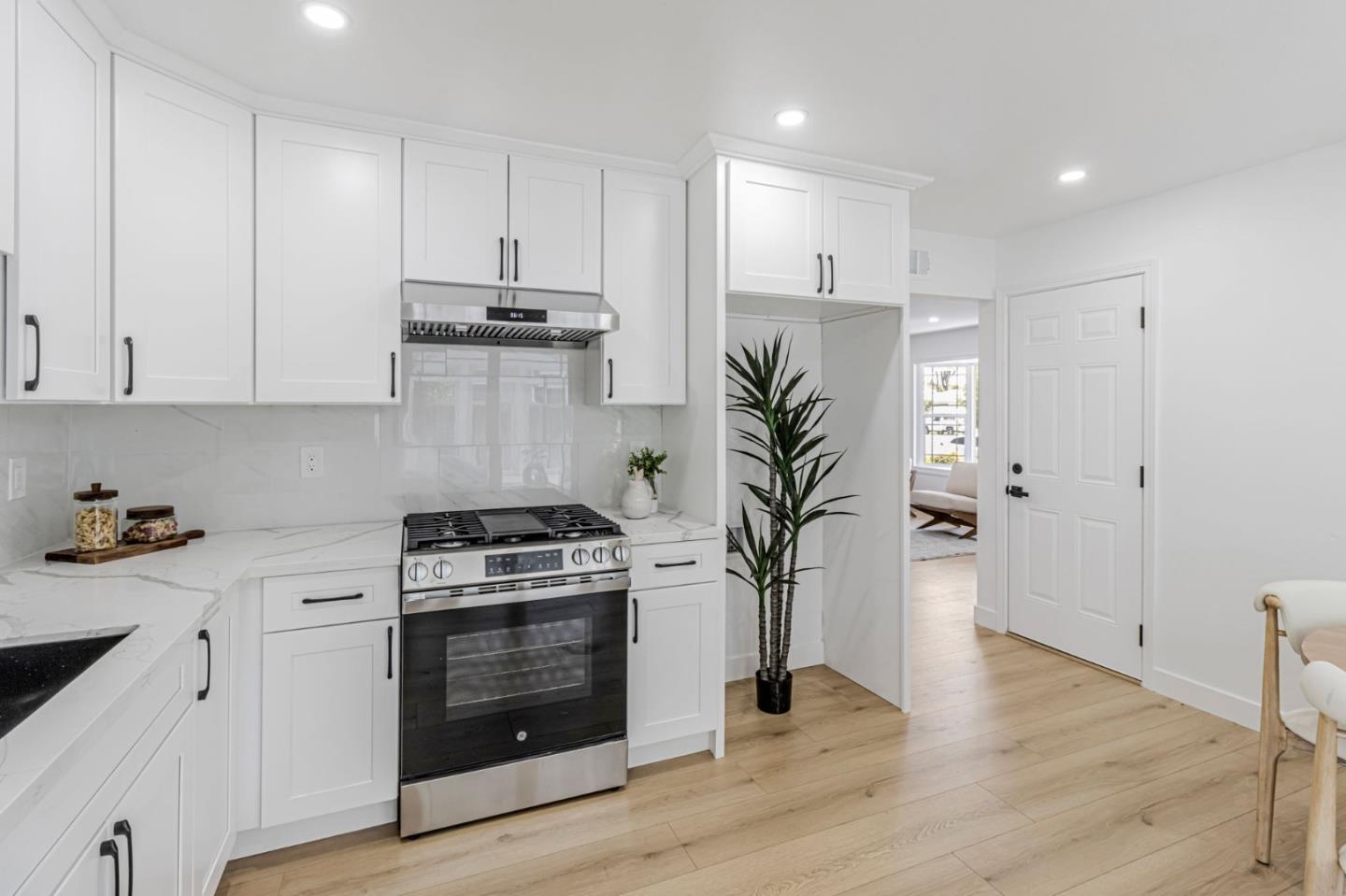 Detail Gallery Image 8 of 27 For 1263 Flickinger Ave, San Jose,  CA 95131 - 4 Beds | 2 Baths