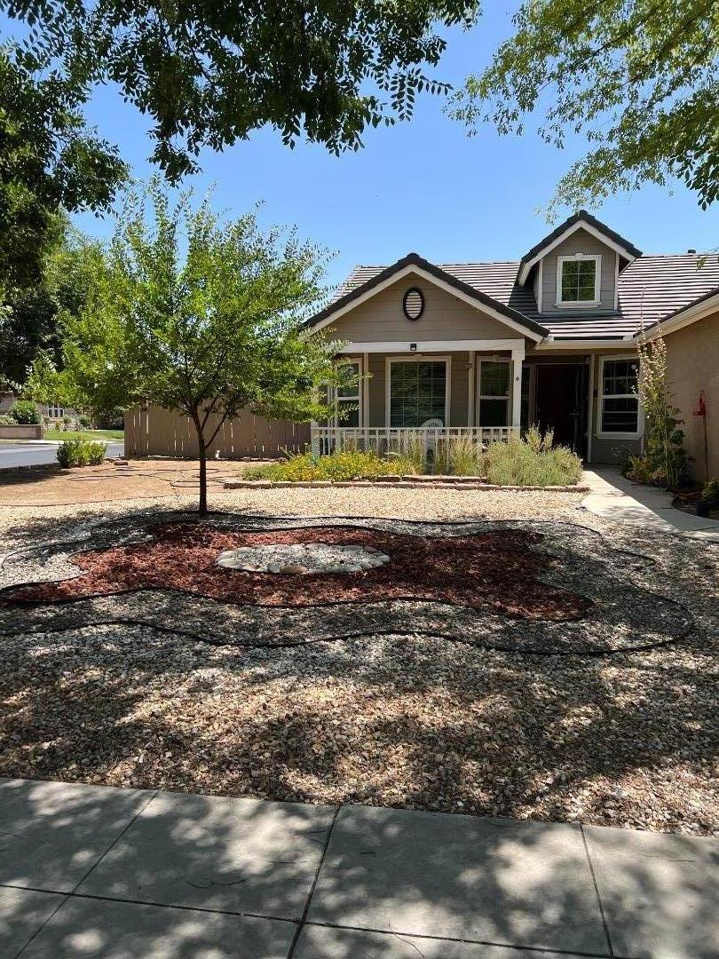 Detail Gallery Image 2 of 7 For 6431 E Cortland Ave, Fresno,  CA 93727 - 4 Beds | 2 Baths