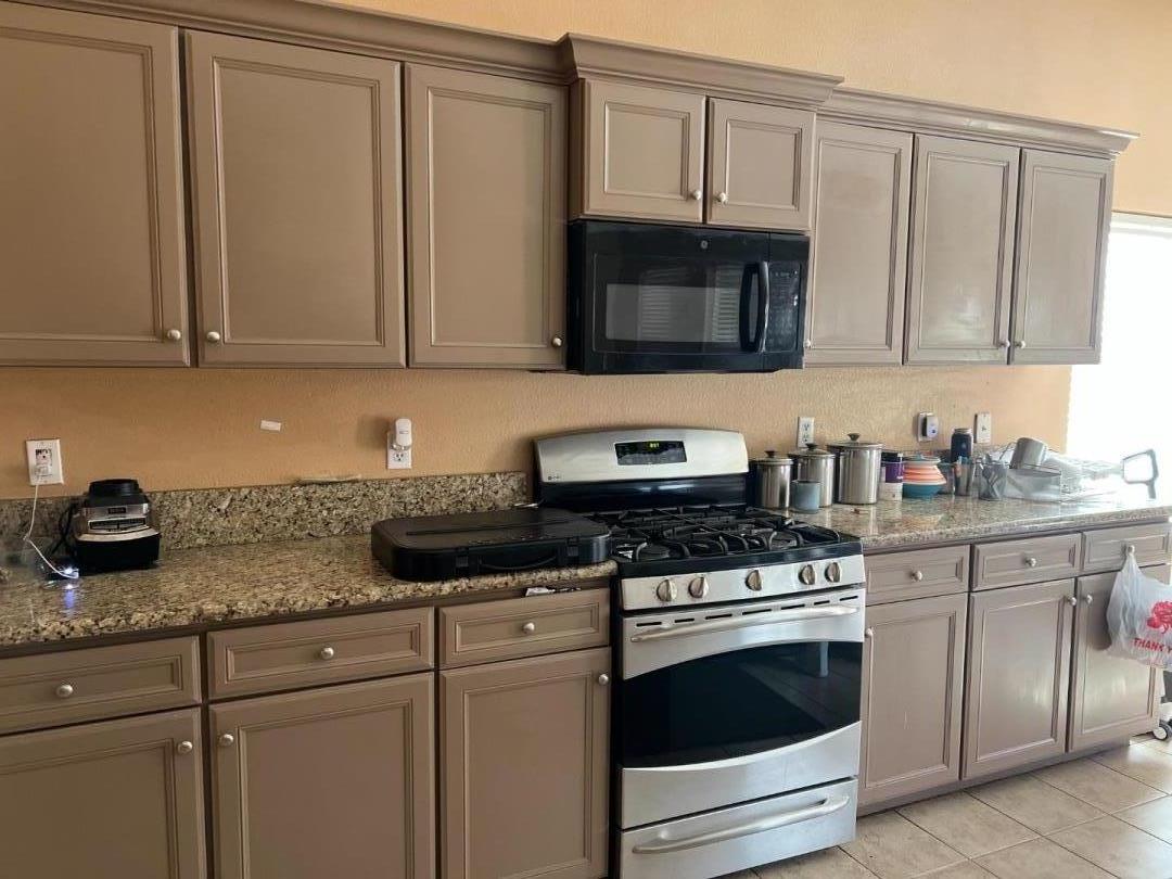 Detail Gallery Image 3 of 7 For 6431 E Cortland Ave, Fresno,  CA 93727 - 4 Beds | 2 Baths
