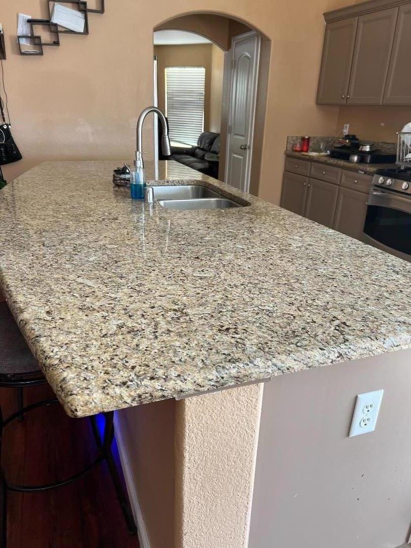 Detail Gallery Image 4 of 7 For 6431 E Cortland Ave, Fresno,  CA 93727 - 4 Beds | 2 Baths
