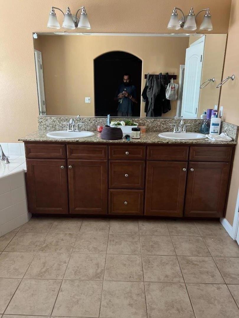 Detail Gallery Image 5 of 7 For 6431 E Cortland Ave, Fresno,  CA 93727 - 4 Beds | 2 Baths