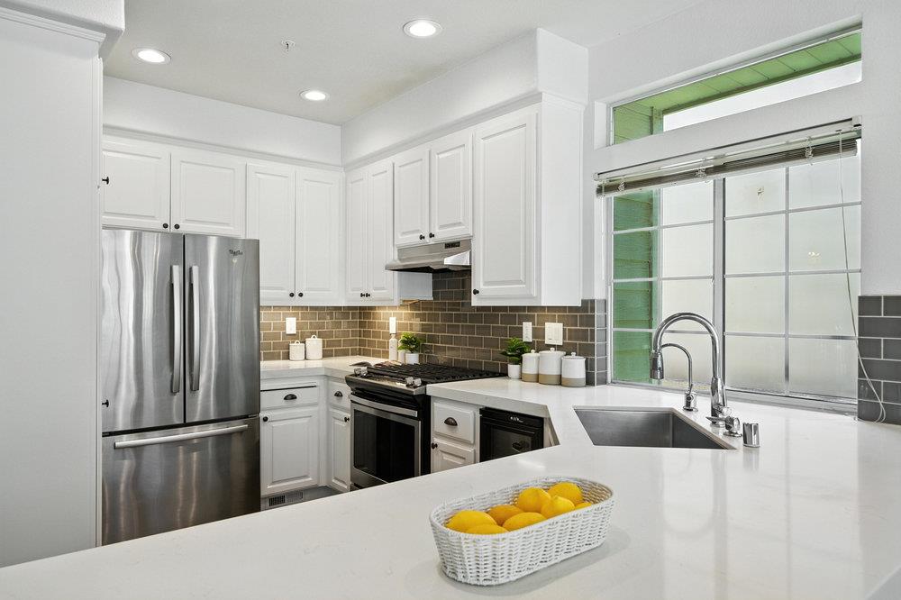 Detail Gallery Image 18 of 72 For 1151 La Rochelle Ter #G,  Sunnyvale,  CA 94089 - 3 Beds | 2/1 Baths