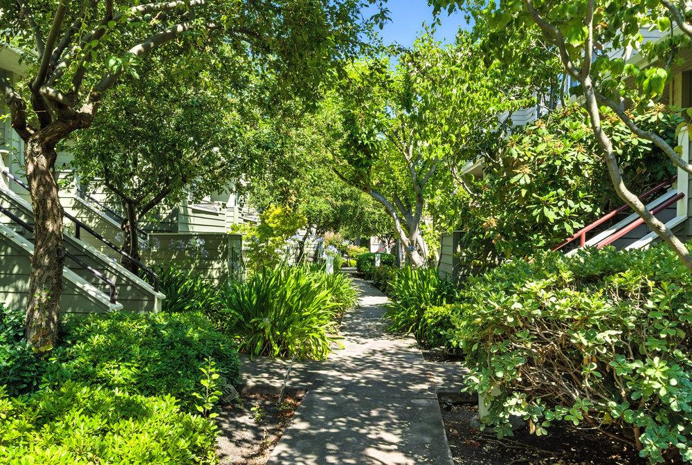 Detail Gallery Image 3 of 72 For 1151 La Rochelle Ter #G,  Sunnyvale,  CA 94089 - 3 Beds | 2/1 Baths