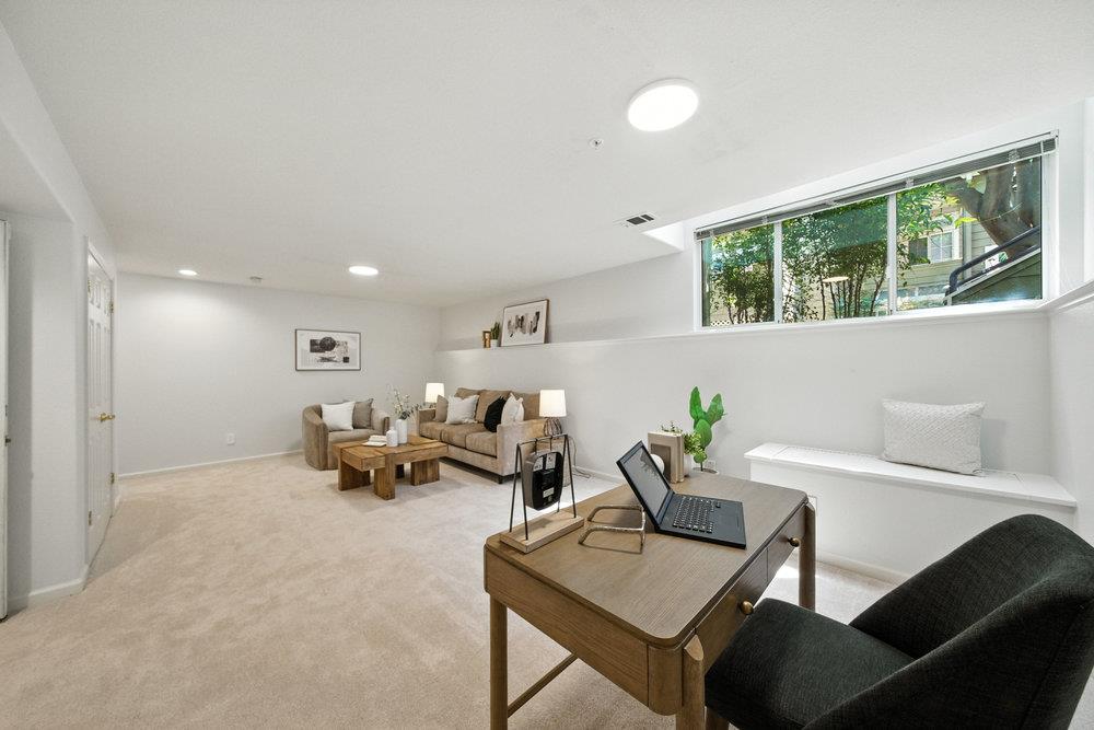Detail Gallery Image 34 of 72 For 1151 La Rochelle Ter #G,  Sunnyvale,  CA 94089 - 3 Beds | 2/1 Baths